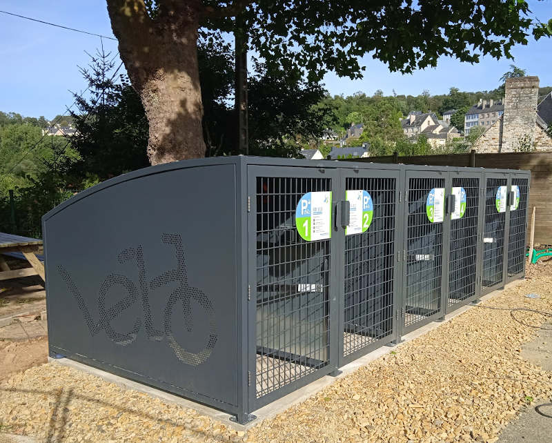 Box vélo sécurisé à proximité des cascades de Mortain-Bocage