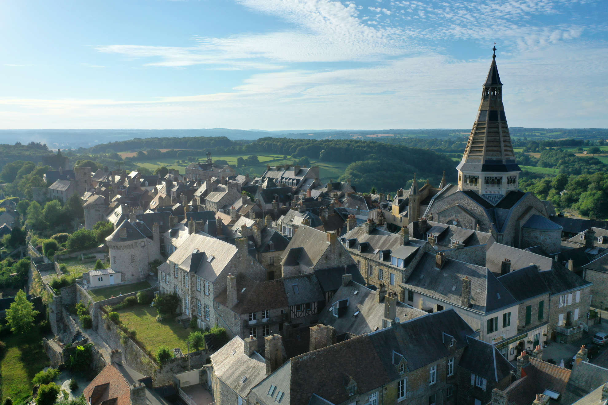 Domfront ville médiévale sur La Véloscénie