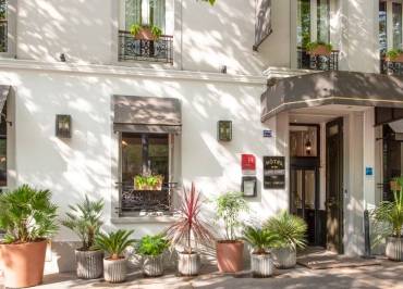 Devanture de l'hôtel de la Porte Dorée