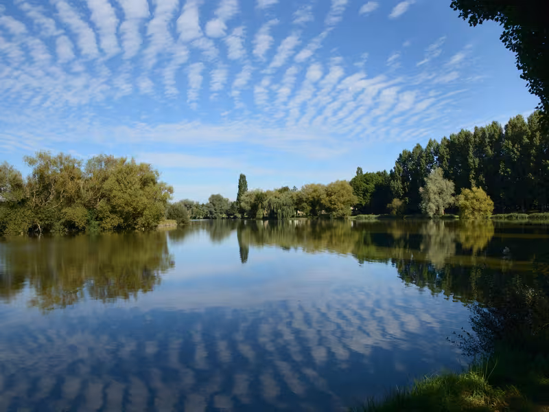 La base de loisirs du Mêle-sur-Sarthe où il fait bon faire trempette l'été !