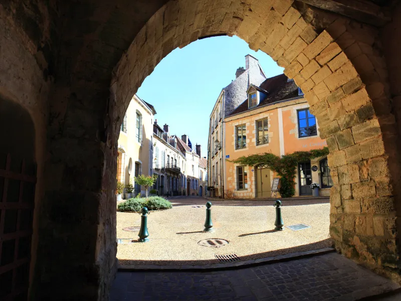 Bellême : cette ancienne place forte nichée au sommet d'une colline surplombe le Perche...