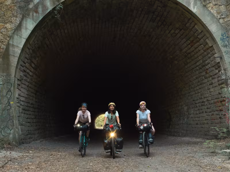 Tunnel à l'entrée du viaduc des Fauvettes sur l'étape Massy - Limours de la Véloscénie