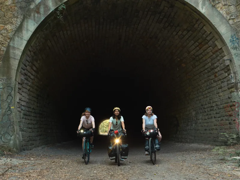 Tunnel à l'entrée du viaduc des Fauvettes sur l'étape Massy - Limours de la Véloscénie