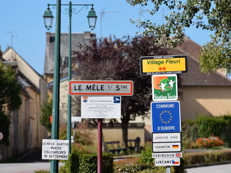 Mele-sur-Sarthe, ville étape de la Véloscénie, accueille les cyclistes pour une nuit ou pour une pause ravito.