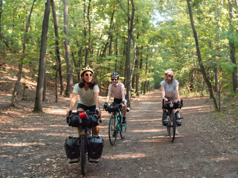 Cyclistes sur l'étape Massy - Limours de la Véloscénie