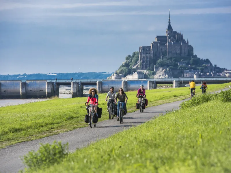 Vélo en famille au Mont St-Michel