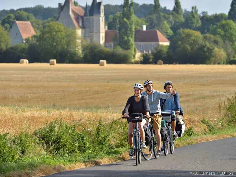 Le long de la Véloscénie à proximité du manoir de la Vôve à Corbon