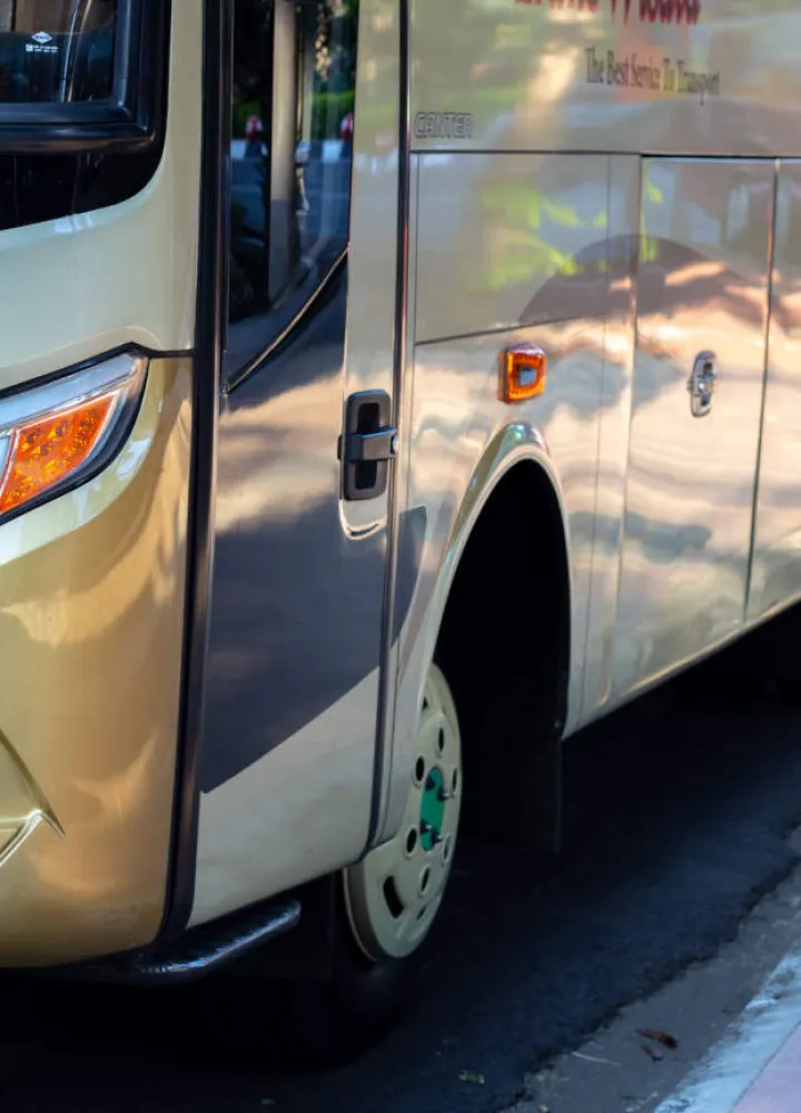 Bus lines serving departure or arrival points along La Véloscénie.