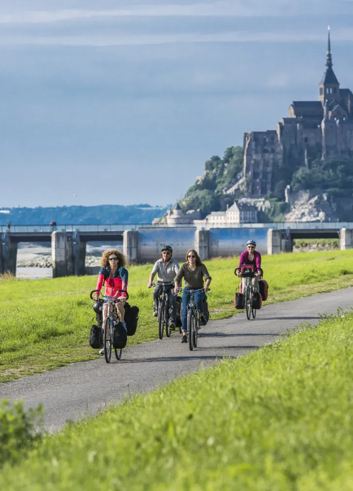 Vélo en famille au Mont St-Michel