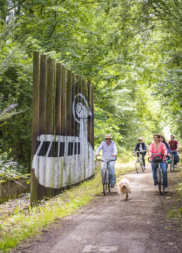 La Véloscénie le long de l'ancienne piste de l'Aérotrain