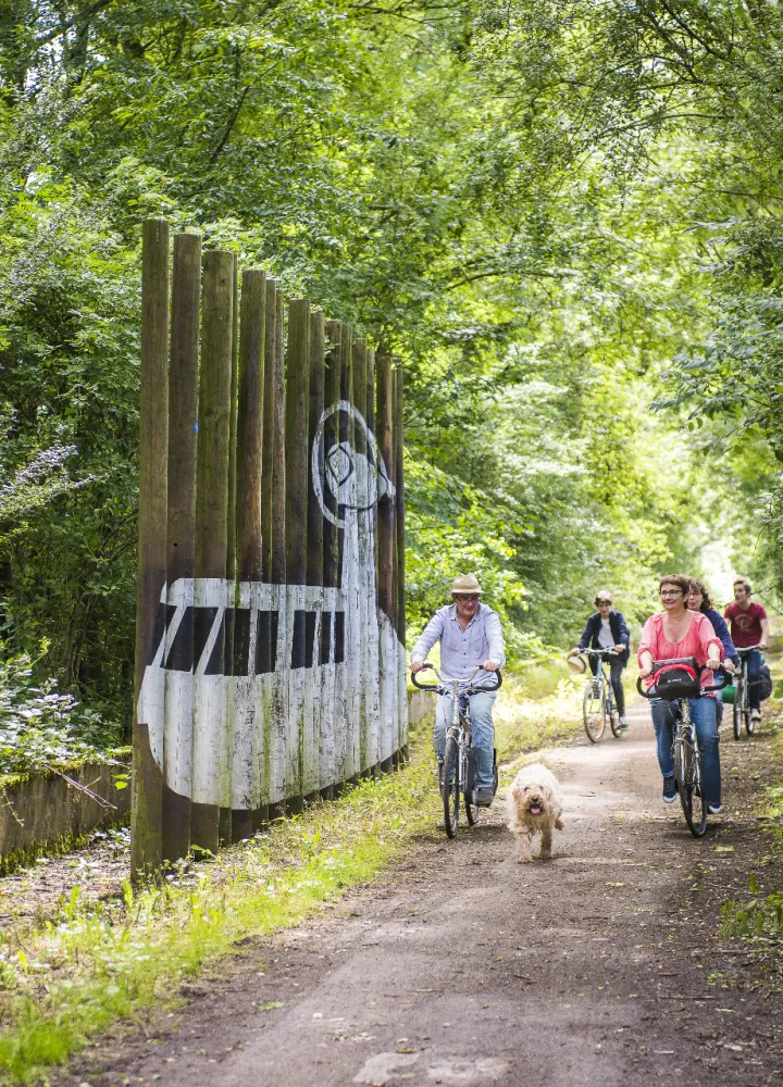 La Véloscénie le long de l'ancienne piste de l'Aérotrain