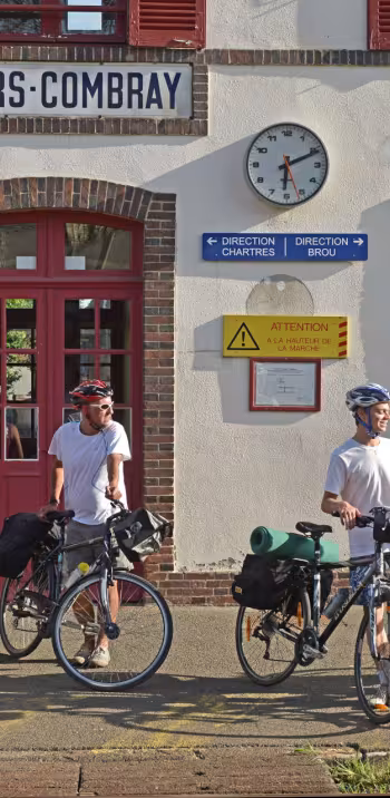 Acceder_a_l_itineraire_cyclable_de_La_Veloscenie_en_train_gare_Illiers-Combray---Credit_Photo_Joel_Damase-La_Veloscenie_1920w.JPG