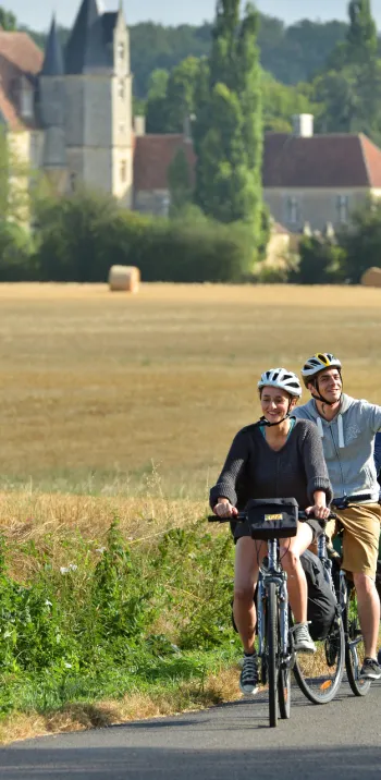 A vélo au milieu des champs près de Rémalard, Perche
