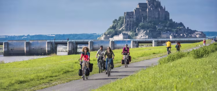 How can you return from the Mont Saint-Michel by train, with your bike?