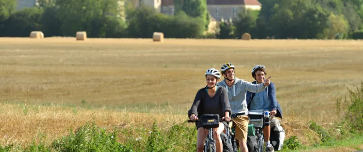 A vélo au milieu des champs près de Rémalard, Perche
