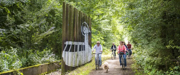 La Véloscénie le long de l'ancienne piste de l'Aérotrain