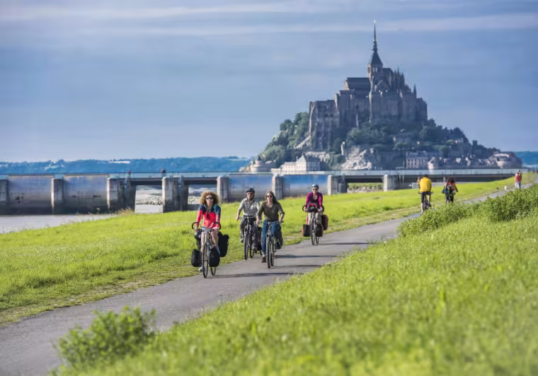 How can you return from the Mont Saint-Michel by train, with your bike?