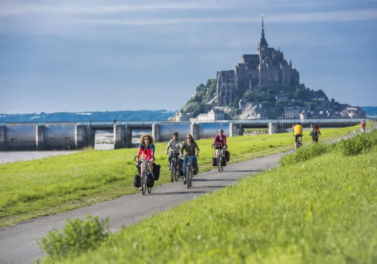 How can you return from the Mont Saint-Michel by train, with your bike?