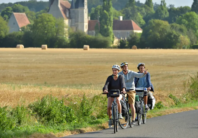 A vélo au milieu des champs près de Rémalard, Perche