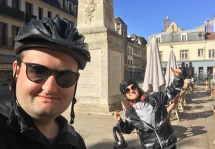 Tom et Sixtine ont voyagé en tandem le long de la Véloscénie pour se rendre à un mariage.