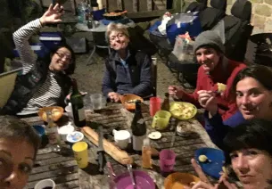 Repas du soir au camping du Mêle sur Sarthe