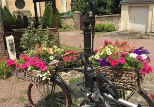 Le vélo tandem de Tom et Sixtine lors d'un arrêt sur la Véloscénie