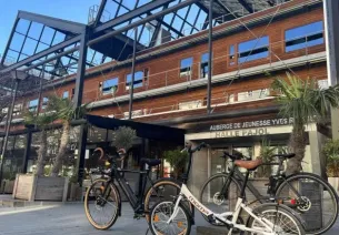 Auberge étape pour les voyageurs à vélo à l'auberge de jeunesse HI Yves Robert à Paris sur l'itinéraire de la Véloscénie