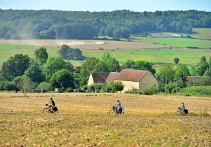 Cyclistes à vélo dans le Perche