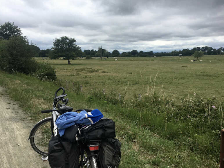 En tandem sur la voie verte le long de La Véloscénie