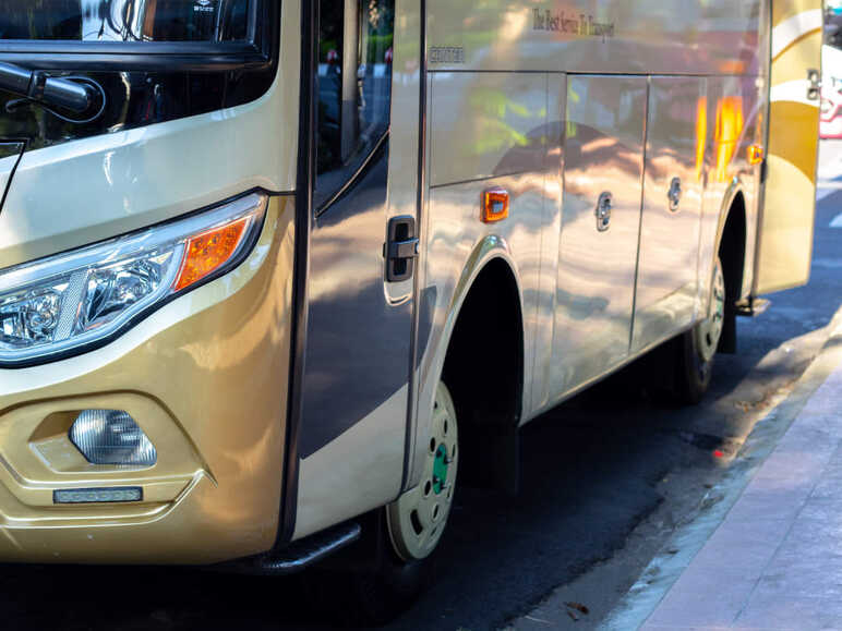 Bus lines serving departure or arrival points along La Véloscénie.