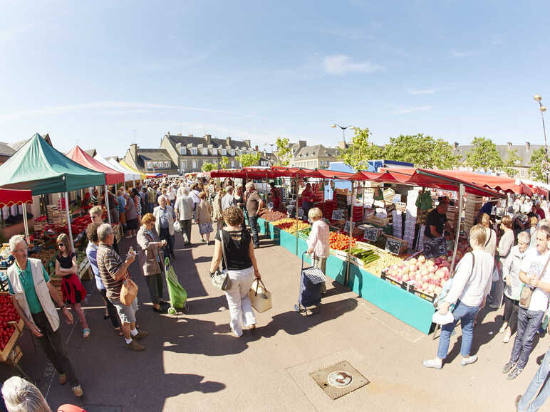 marché de St-Hilaire-du-Harcouët