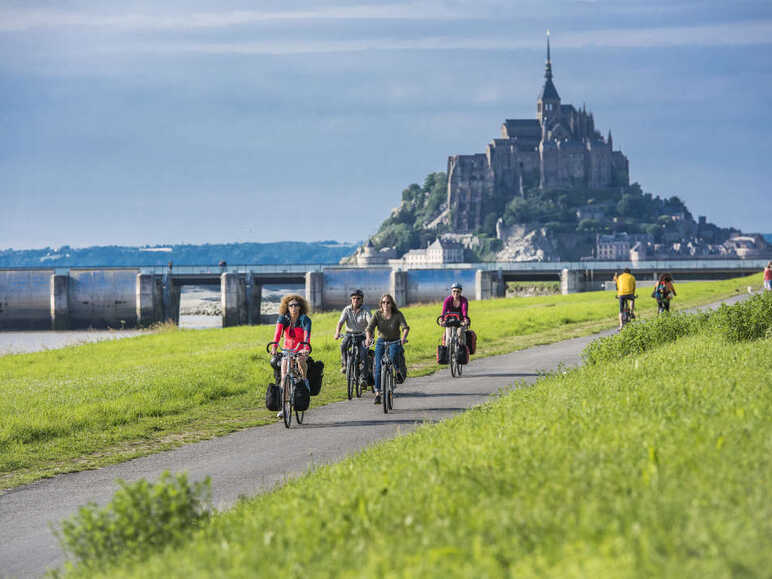 How can you return from the Mont Saint-Michel by train, with your bike?