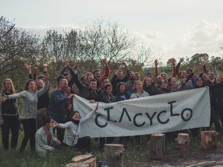 photo de groupe sur la Clacyclo - photo Alexandre Leroy